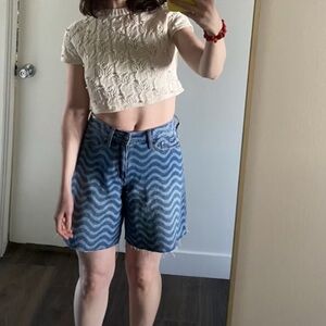 Hollister shorts with wave pattern